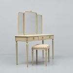 521132 Dressing table